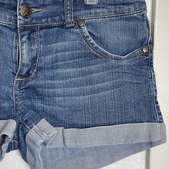 Colours Of The World Womens Shorts Sz 40 Denim Blue Mid Waist Mid Rise Rolled Up - Picture 4 of 11